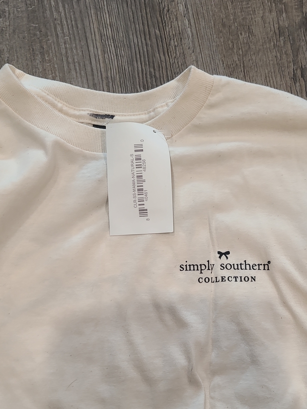 Cream Graphic Tee with Pink 'Mama' Hat Design - Picture 4 of 4